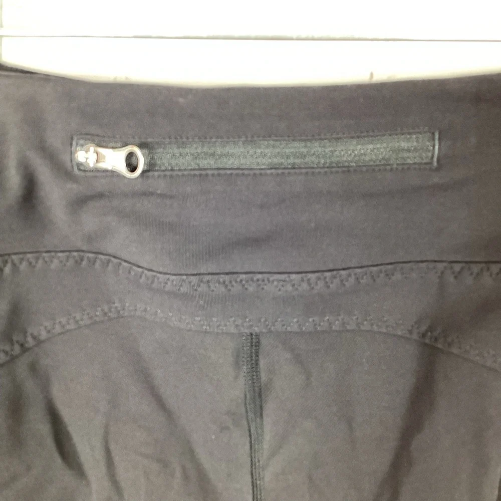 Lululemon Black Cropped Leggings Women’s Size‎ 4 Yoga Running Walking Athleisure
